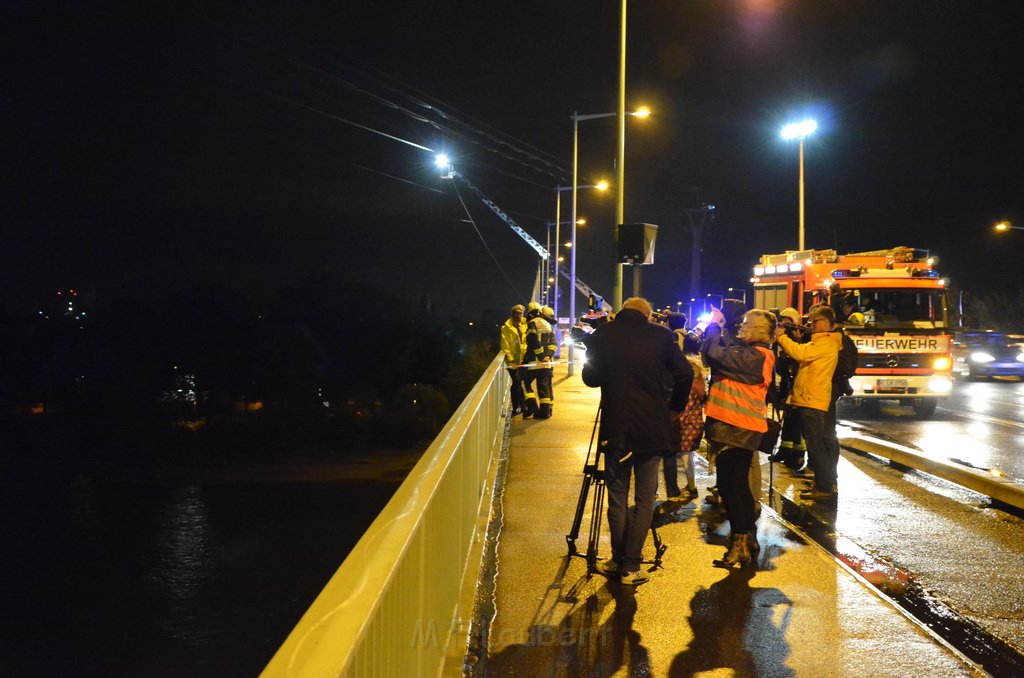 Einsatz BF Hoehenretter Koelner Seilbahn Hoehe Zoobruecke P2361.JPG